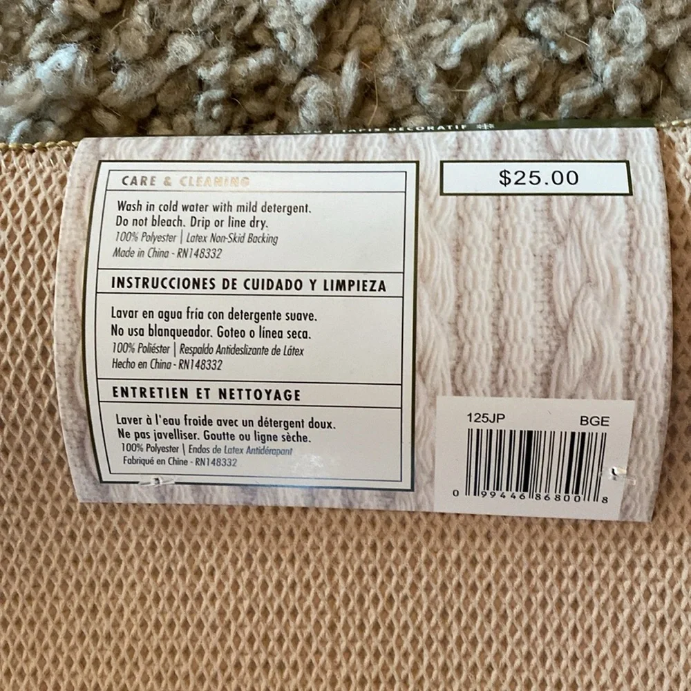 NEW Holiday Decor Accent Rug - Picture 7 of 10